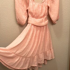 Flowy pink dress with tie in back